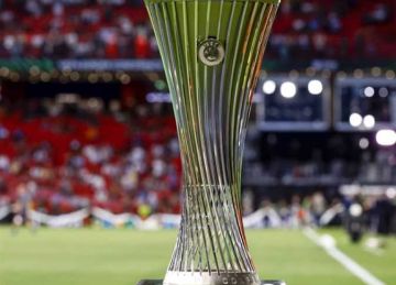 تجدد الاشتباكات بين جماهير تشيلسي وريال بيتيس قبل نهائي دوري المؤتمر الأوروبي (فيديو) تجدد الاشتباكات بين جماهير تشيلسي وريال بيتيس قبل نهائي دوري المؤتمر الأوروبي (فيديو)