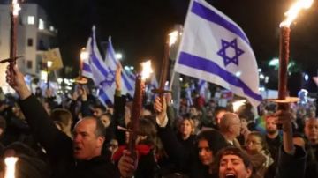 إسرائيل.. احتجاجات عارمة ضد العدوان على غزة تتحول إلى أعمال عنف واعتقالات إسرائيل.. احتجاجات عارمة ضد العدوان على غزة تتحول إلى أعمال عنف واعتقالات