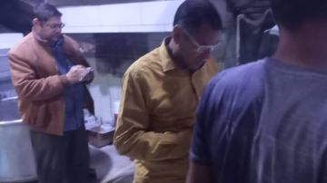 الدقهلية: ضبط 5 أطنان دقيق ومصنعات لحوم ورنجة وتحرير 249 مخالفة الدقهلية: ضبط 5 أطنان دقيق ومصنعات لحوم ورنجة وتحرير 249 مخالفة