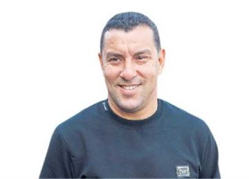  حلم ثقيل .. أنيس بوجلبان يعلق على عودته لـ الأهلي واعتزال علي معلول