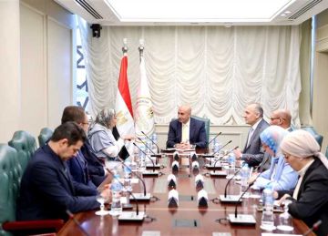  عبداللطيف يشهد توقيع بروتوكول مع التعليم أولا لرفع كفاءة العاملين بالمدارس الرسمية لغات