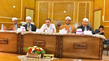 محافظ أسيوط يلتقي وعاظ وواعظات الأزهر.. ويؤكد: أنتم خط الدفاع الأول في مواجهة الأفكار الهدامة والمفاهيم المغلوطة محافظ أسيوط يلتقي وعاظ وواعظات الأزهر.. ويؤكد: أنتم خط الدفاع الأول في مواجهة الأفكار الهدامة والمفاهيم المغلوطة