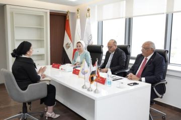 وزير العمل يشارك في المقابلات الشخصية لبرنامج المرأة تقود للتنفيذيات 