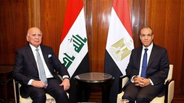 وزير الخارجية يؤكد موقف مصر الداعم لأمن واستقرار العراق وزير الخارجية يؤكد موقف مصر الداعم لأمن واستقرار العراق