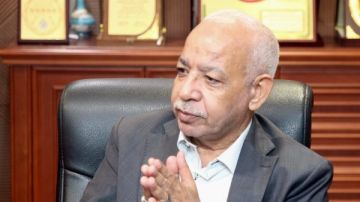 يفدون الوطن بأرواحهم .. عبد المنعم الجمل يهنئ عمال مصر بعيدهم يفدون الوطن بأرواحهم .. عبد المنعم الجمل يهنئ عمال مصر بعيدهم