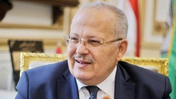 الخشت يوقع كتابه موسوعة الأديان العالمية في معرض أبوظبي الدولي للكتاب 2025