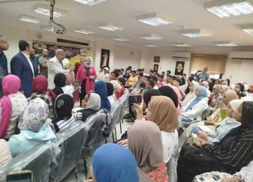 ضمن ساعة خير .. وكيل تعليم الشرقية يتابع المراجعات النهائية لطلاب الشهادة الإعدادية بفاقوس