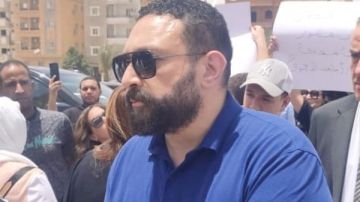 كان سعيد إن الكابوس هينتهي.. أول تصريح لعمرو الدجوي بعد جنازة شقيقه