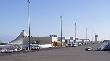 مطار الغردقة الدولي يحتفي بأولى الرحلات القادمة من طشقند مطار الغردقة الدولي يحتفي بأولى الرحلات القادمة من طشقند