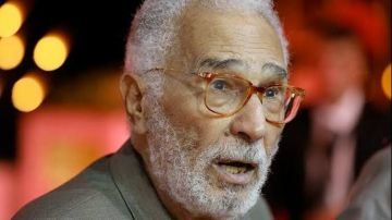 نجل عبد الرحمن أبو زهرة يعلن اعتزال والده بسبب حالته الصحية