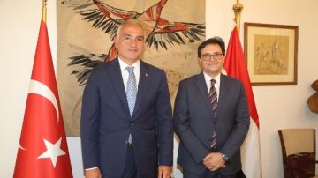 وزير الثقافة يدعو الفنانين الأتراك للمشاركة في مهرجان القاهرة السينمائي 2025 وزير الثقافة يدعو الفنانين الأتراك للمشاركة في مهرجان القاهرة السينمائي 2025