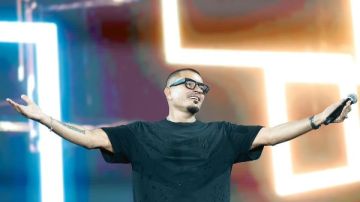 ليلة أسطورية لعمرو دياب في الجامعة الأمريكية .. حشد جماهيري وأغاني لايف لأول مرة