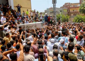 تشييع جثمان الشيخ سيد سعيد سلطان القراء في جنازة مهيبة بـ الدقهلية (صور)