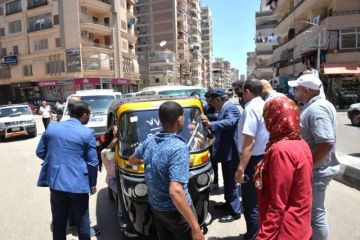 محافظ الدقهلية يتابع حملة مصادرة مكبرات الصوت من التكاتك والدراجات بالمنصورة.. صور
