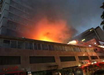 محافظة القاهرة تعلن السيطرة على حريق مقر القابضة للأدوية بالأزبكية