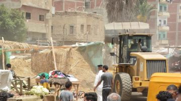 حملة مكبرة لرفع الإشغالات والتعديات المخالفة بشوارع فاقوس بالشرقية