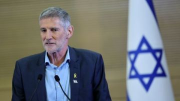 زعيم حزب الديمقراطيين الإسرائيلي: حكومة نتنياهو تقود البلاد نحو الانهيار والعزلة زعيم حزب الديمقراطيين الإسرائيلي: حكومة نتنياهو تقود البلاد نحو الانهيار والعزلة