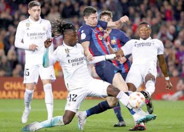 أرقام مثيرة تشعل كلاسيكو ريال مدريد وبرشلونة في قمة الدوري الإسباني أرقام مثيرة تشعل كلاسيكو ريال مدريد وبرشلونة في قمة الدوري الإسباني