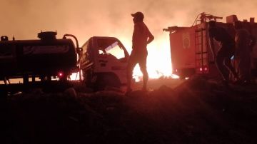 القصة الكاملة .. حريق هائل بشونه مصنع الكتان بسمنود وخسائر بالملايين .. محافظ الغربية يؤكد رفع حالة الطوارئ القصة الكاملة .. حريق هائل بشونه مصنع الكتان بسمنود وخسائر بالملايين .. محافظ الغربية يؤكد رفع حالة الطوارئ