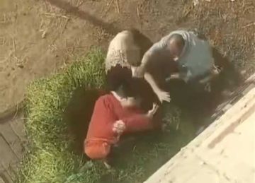 ضحية الاعتداء على يد جارها بالدقهلية: كسرلي إيدي.. والخلاف على طريق يفصل بيننا 