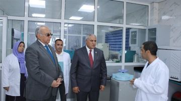 الممثل الإقليمي للفاو يتفقد الأنشطة البحثية للزراعة بمحطة رأس سدر ويشيد بتدريب الكوادر