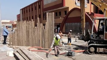 إصلاح هبوط أرضي بشارع المدارس بحي شرق كفر الشيخ صور