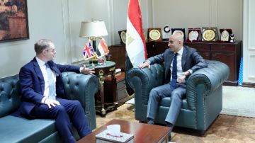 تطوير مقررات اللغة الإنجليزية لطلاب المدارس بالتعاون مع المجلس الثقافي البريطاني