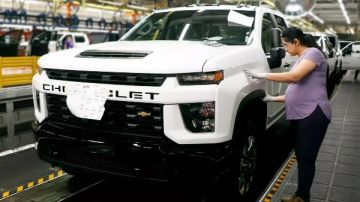 جنرال موتورز للسيارات تسرح موظفيها فجأة لسبب صادم جنرال موتورز للسيارات تسرح موظفيها فجأة لسبب صادم