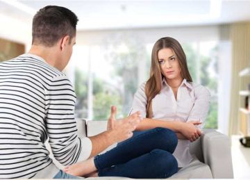 للتقليل من حدة الصراع.. 4 حيل ذكية للتعامل مع الزوج البخيل