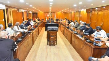 محافظ أسيوط: خطة متكاملة للنهوض بالخدمات السياحية والبيئية بالمناطق المطلة على النيل