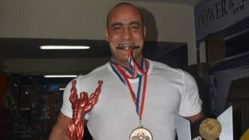 وصلوا صوتي للرئيس السيسي.. بطل العالم في كمال الأجسام يستغيث بعد تدهور حالته الصحية