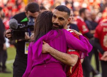 بعد حضنها لمحمد صلاح.. من هي ليندا بيتزوتي زوجة مالك ليفربول؟