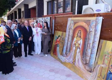 لوحات فنية من الخشب والخزف.. رئيس جامعة سوهاج يشهد مشروعات التربية النوعية لوحات فنية من الخشب والخزف.. رئيس جامعة سوهاج يشهد مشروعات التربية النوعية