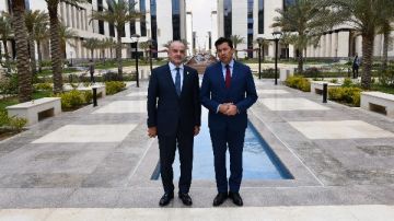 مصري يرأس مؤسسة رياضية دولية.. أشرف صبحي يكرم رئيس الاتحاد الدولي للسلاح