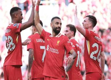 ممر شرفي من لاعبي تشيلسي لنجوم ليفربول أبطال الدوري الإنجليزي (فيديو)