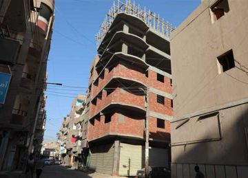 بينهم سكرتير عام مساعد.. ضبط 16 مسؤولا بتهم التزوير والرشوة وتسهيل مخالفات البناء