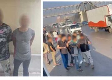الداخلية : ضبط شخصين استوقفا أوتوبيسا وطلبا أموالا من السائق وتعديا على الركاب (فيديو)  الداخلية : ضبط شخصين استوقفا أوتوبيسا وطلبا أموالا من السائق وتعديا على الركاب (فيديو)