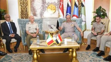رئيس الأركان يلتقي نظيره الإيطالي لبحث التعاون العسكري المشترك
