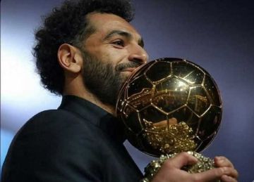 نجم برشلونة يرشح محمد صلاح للفوز بالكرة الذهبية