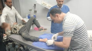 وكيل صحة الشرقية يجري خياطة لجرح طفل بمستشفى أبوحماد ويقيل مدير الاستقبال