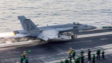 البحرية الأمريكية تخسر ثاني مقاتلة في البحر الأحمر خلال أسبوع البحرية الأمريكية تخسر ثاني مقاتلة في البحر الأحمر خلال أسبوع