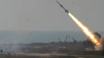 الحوثي: استهدفنا مطار بن جوريون بصاروخين باليستيين وطائرة مسيرة الحوثي: استهدفنا مطار بن جوريون بصاروخين باليستيين وطائرة مسيرة