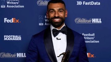 محمد صلاح يتوج بجائزة أفضل لاعب بالدوري الإنجليزي للمرة الثالثة في تاريخه.. تفاصيل