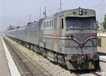 مصرع شخص صدمه قطار الصعيد في المنيا