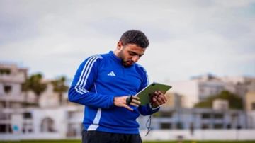 حد ينقذنا.. مدرب مصري يستغيث بسبب الأوضاع في ليبيا