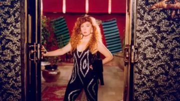 نادية الجندي تخطف أنظار جمهورها بإطلالة جذابة من الزمن الجميل نادية الجندي تخطف أنظار جمهورها بإطلالة جذابة من الزمن الجميل