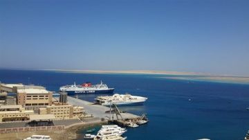 العودة المحتملة لسفن الحاويات إلى البحر الأحمر قد تؤدي إلى انهيار أسعار الشحن العالمية