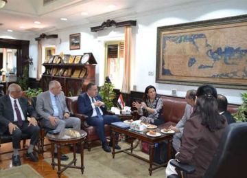 رئيس جامعة الإسكندرية يستقبل وفد هيئة الفولبرايت لبحث التعاون المشترك (صور)