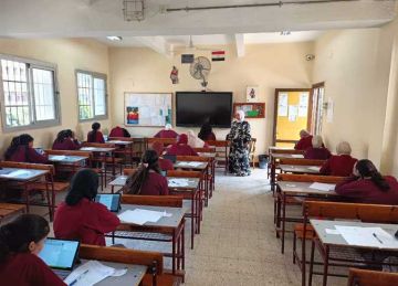 63 ألف طالب بالصفين الأول والثاني الثانوي يؤدون امتحانات الرياضيات واللغة الأجنبية الأولى بالمنيا