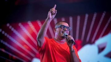 بعد غناء عمرو دياب معرفش حد بالاسم دة.. أيمن بهجت قمر يعلق: أخيرا غنيتها